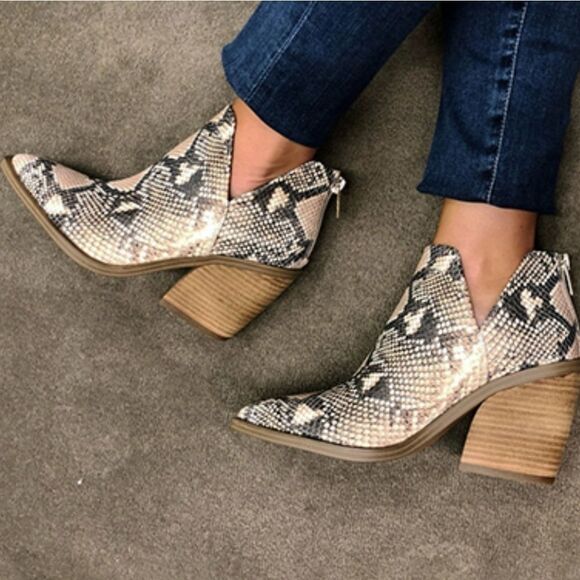 BRAND NEW VINCE CAMUTO POINTED TOE BLOCK HEEL ANIMAL PRINT BOOTIE - Picture 1 of 16